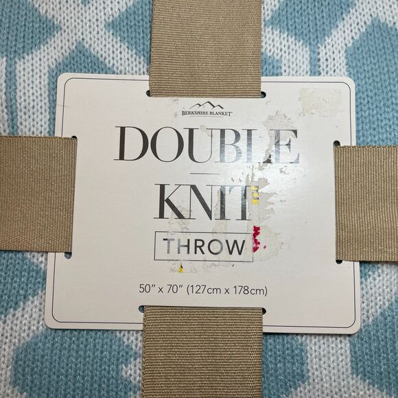 Berkshire Luxurious Double-Knit Throw Blanket Large 50" x 70" NEW WITH FLAWS - Picture 6 of 9